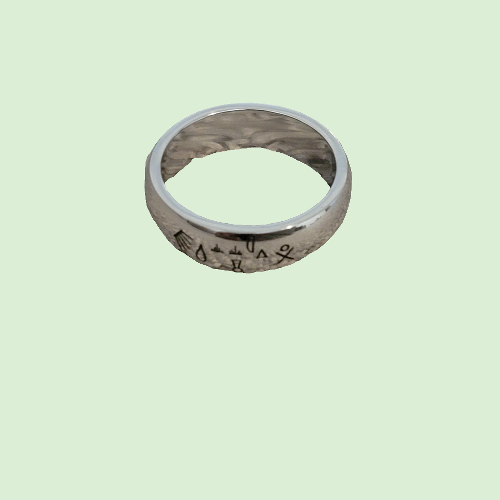 Anillo Plateado con Simbolos Para Atraer Dinero