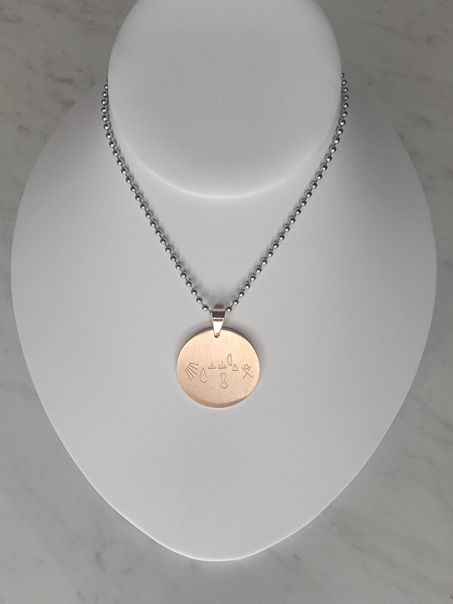 Dije con lo Simbolos para atraer abundancia prosperidad, dinero Collar Plateado